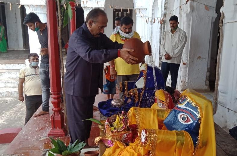 भगवान जगन्नाथ भैया बलभद्र एवं बहन सुभद्रा के साथ एकांतवास में गए