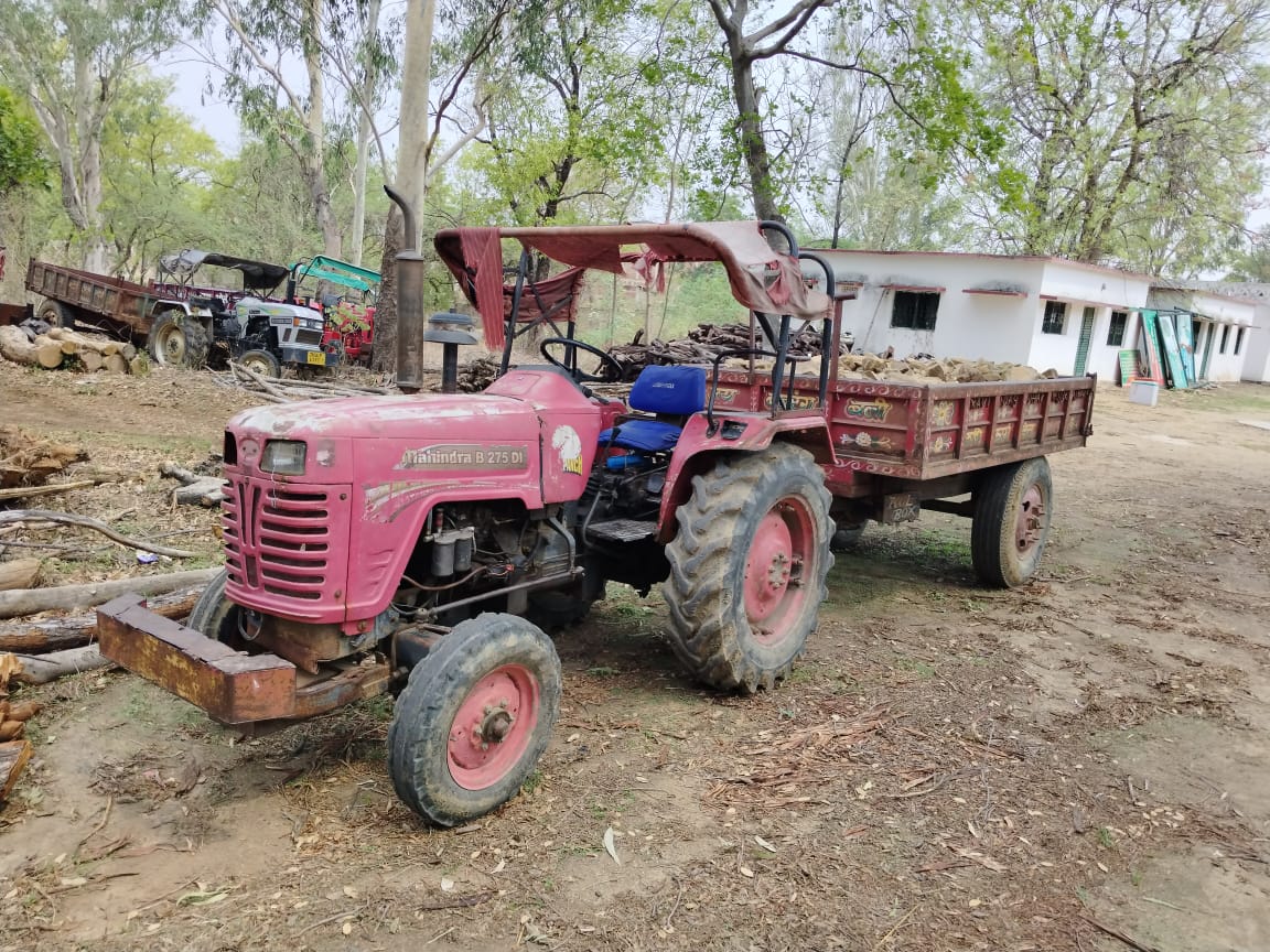 वन विभाग ने पत्थर लदा ट्रैक्टर किया जप्त