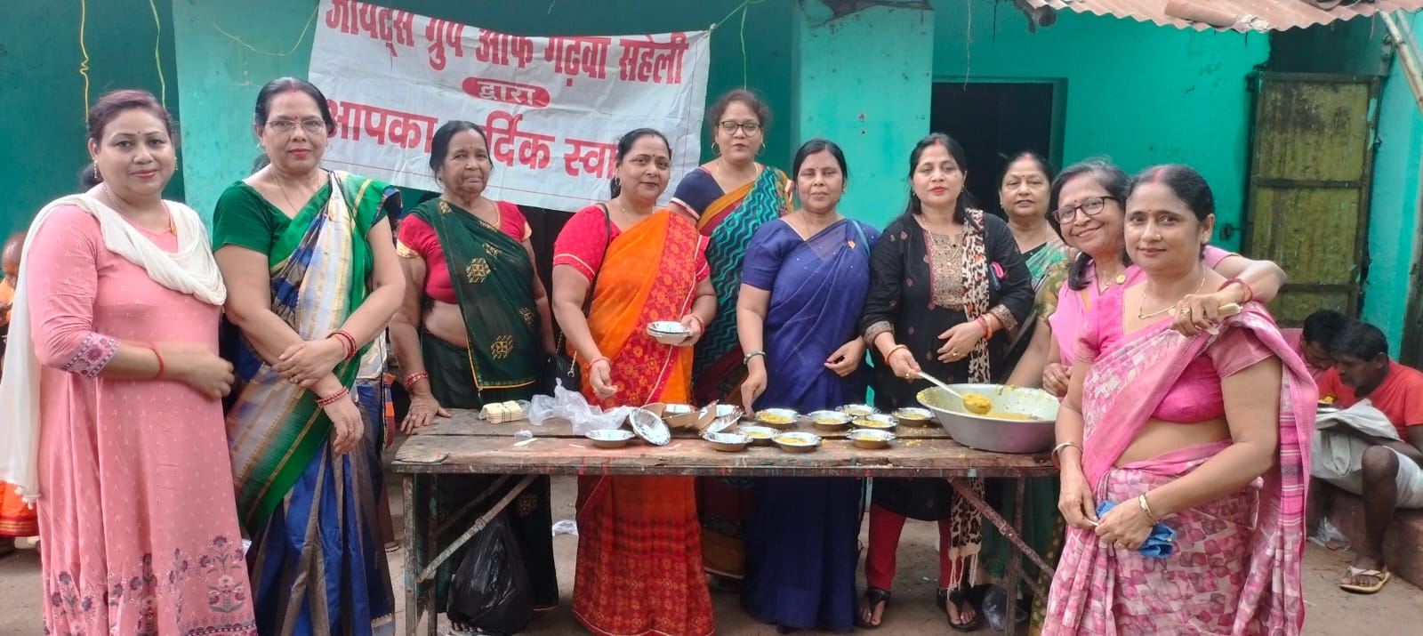 जायन्ट्स ग्रुप  गढ़वा सहेली के ने शनि देव मंदिर में किया खिचड़ी प्रसाद वितरण