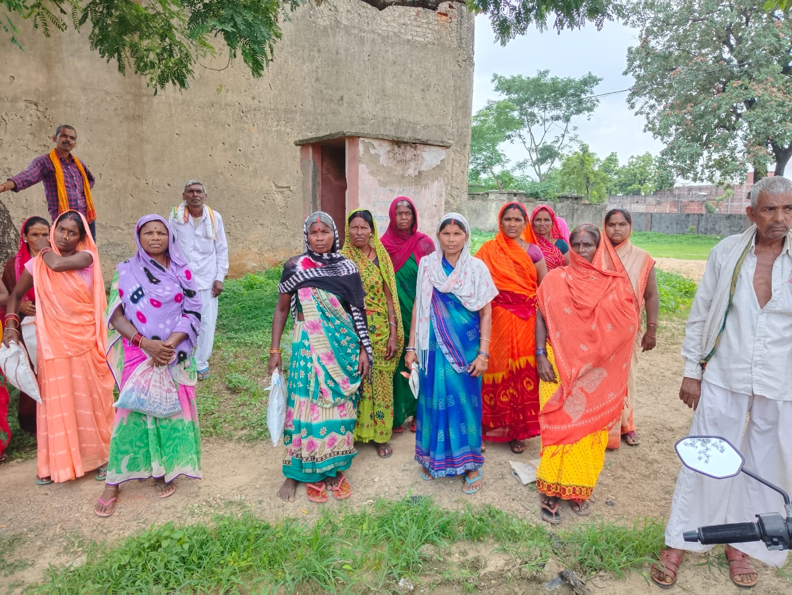 बुका के ग्रामीणों को तीन माह का नहीं मिला राशन