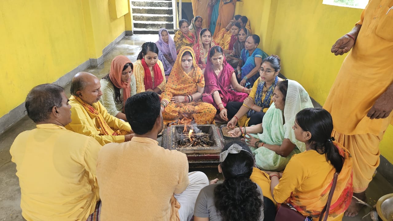 जंगीपुर पेट्रोल पंप  के निकट गायत्री शक्तिपीठ में अखिल विश्व गायत्री परिवार के द्वारा किया गया रूद्राभिषेक