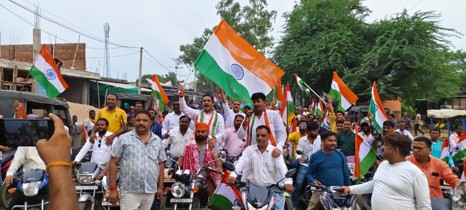 बंशीधर नगर में भारतीय जनता युवा मोर्चा की ओर से तिरंगा जागरूकता बाइक यात्रा निकाली गई