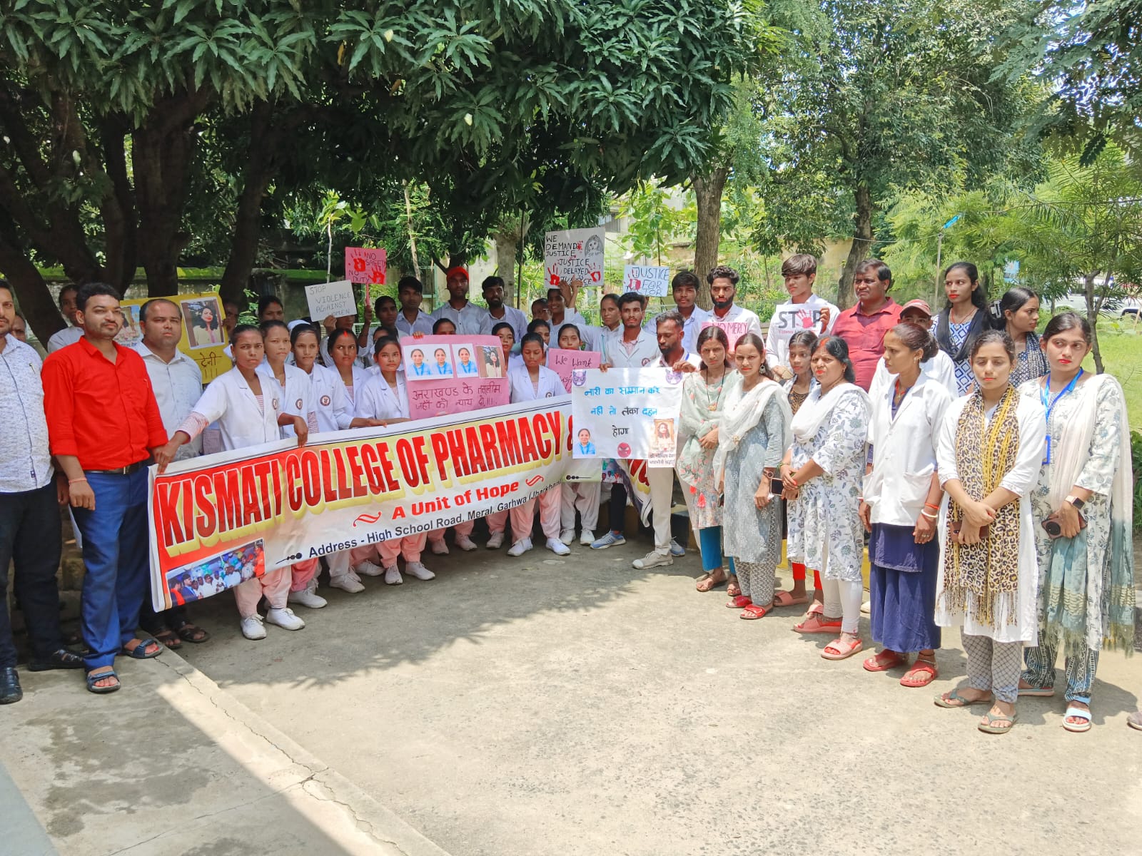 कोलकता कांड के खिलाफ किस्मती कॉलेज आफ नर्सिंग एंड फार्मेसी के विद्यार्थियों तथा कर्मियों ने किया विरोध मार्च