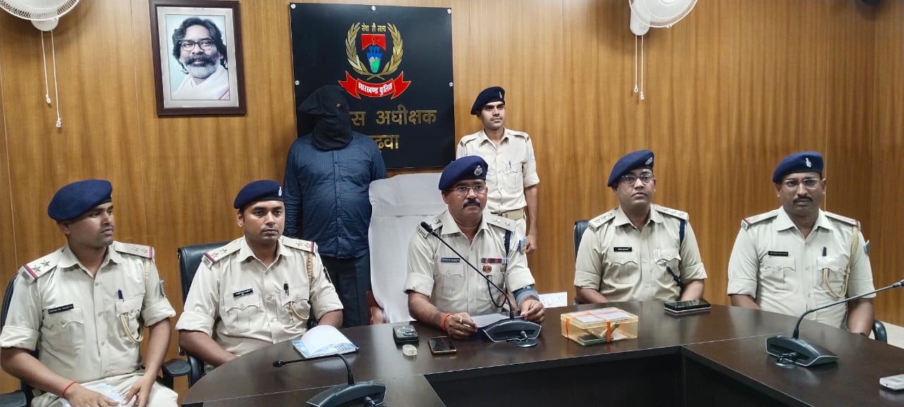 इंटरस्टेट लुटेरा कोढ़ा गैंग का सरगना दीपक यादव गिरफ्तार, पुलिस के चकमा दे गिरोह के तीन अपराधी हुए फरार