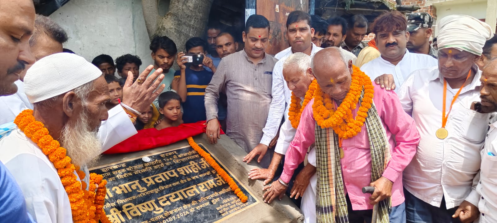 भानु प्रताप शाही ने कोलझिकी में  कालीकरण सड़क के विशेष मरम्मती कार्य का किया शिलान्यास