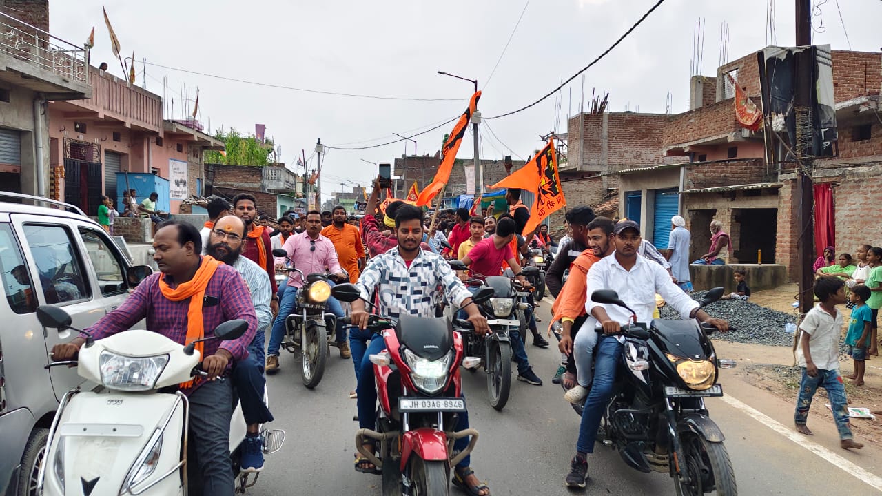 स्थापना दिवस पर निकाली गई विश्व हिंदू परिषद की भव्य मोटरसाइकिल जुलूस