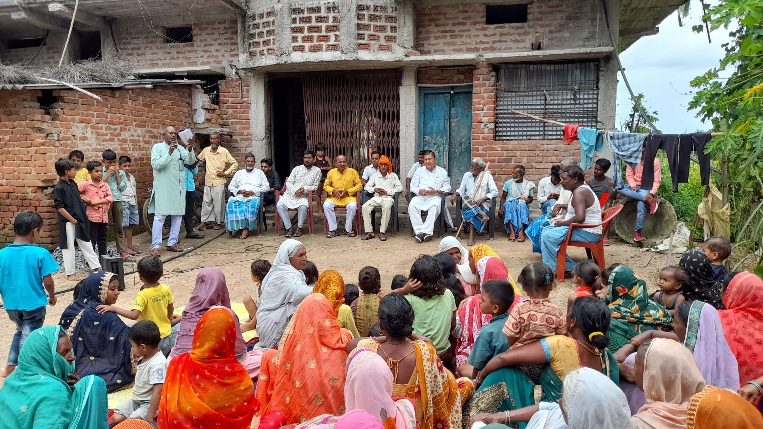 परिवर्तन यात्रा में पूर्व मंत्री की घोषणा: चिरौंजिया में इंटर कॉलेज से शिक्षा को मिलेगा बढ़ावा, गरीबी उन्मूलन पर रहेगा फोकस