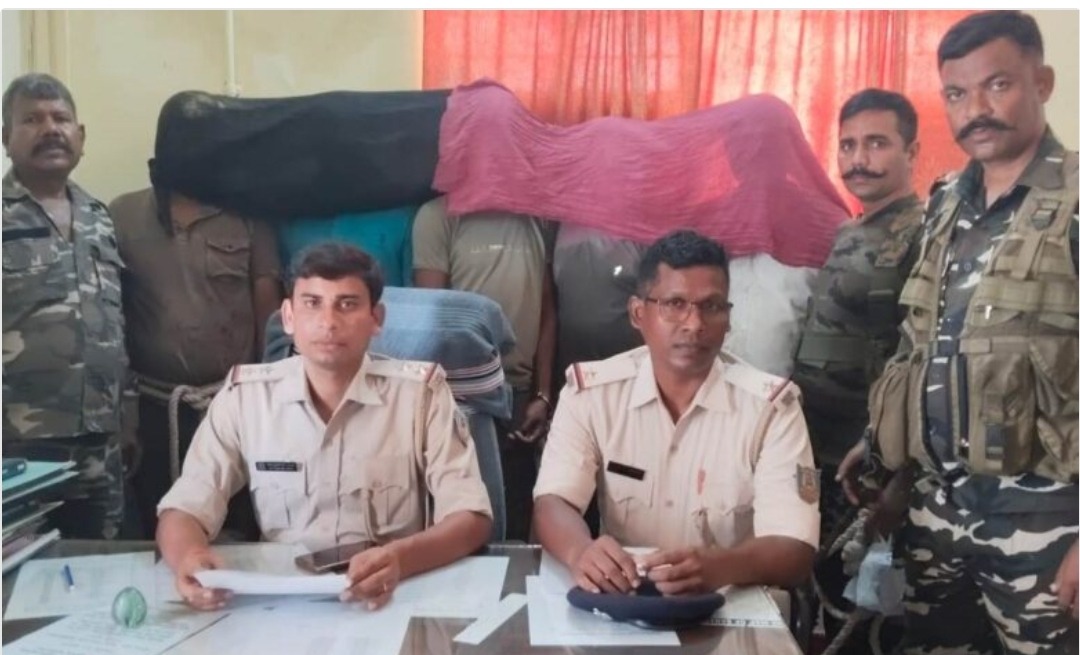 पलामू में पशु तस्करों ने  कंटेनर से पुलिस को कुचलने का किया प्रयास, पांच गिरफ्तार