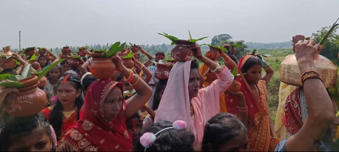 सगमा प्रखंड में शारदीय नवरात्र की धूम, कलश यात्रा में उमड़ा श्रद्धा का सैलाब