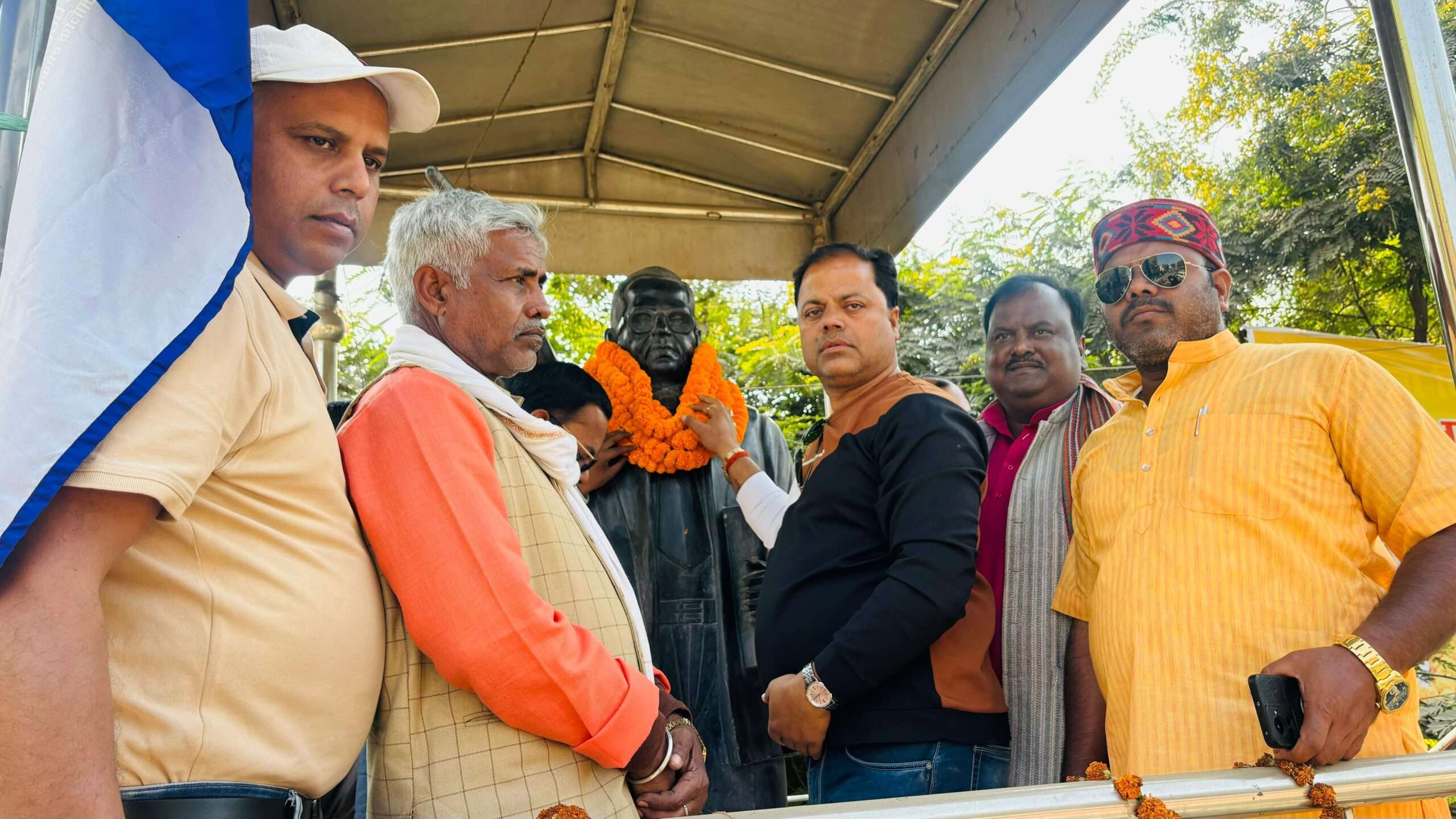 गढ़वा में सहिजना मोड़ पर डॉ. अंबेडकर की पुण्यतिथि पर भाजपा ने किया श्रद्धांजलि अर्पित