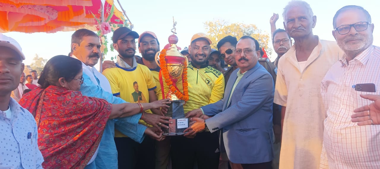 मझिआंव: करकट्टा ने जीता मूनर अंबिका बटोही सिंह क्रिकेट टूर्नामेंट का खिताब