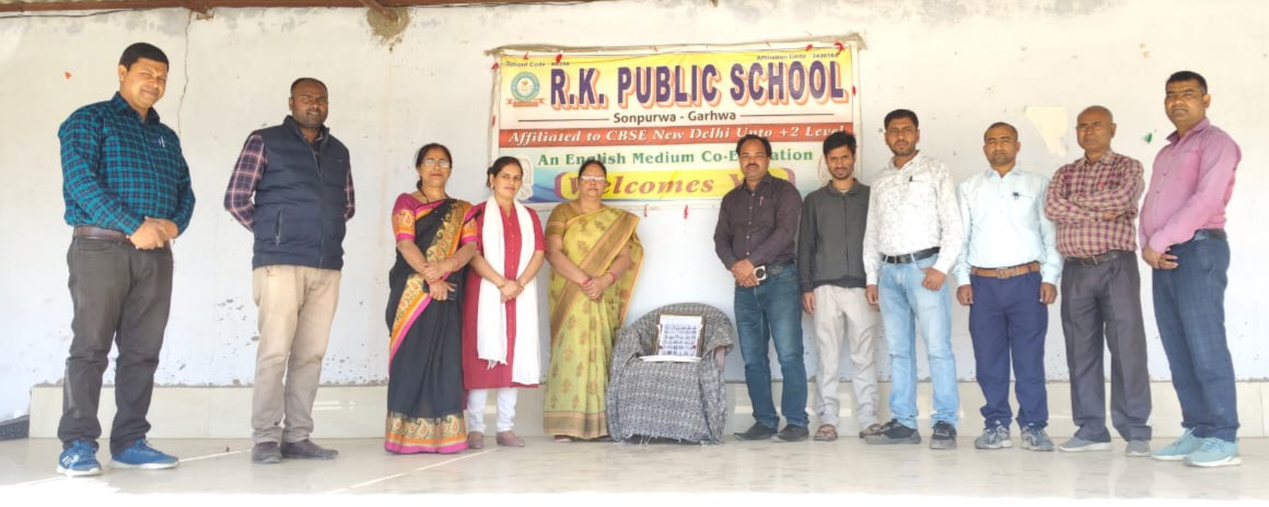 पुलवामा के वीर शहीदों को देश का सलाम: आरके पब्लिक स्कूल में दी गई भावपूर्ण श्रद्धांजलि