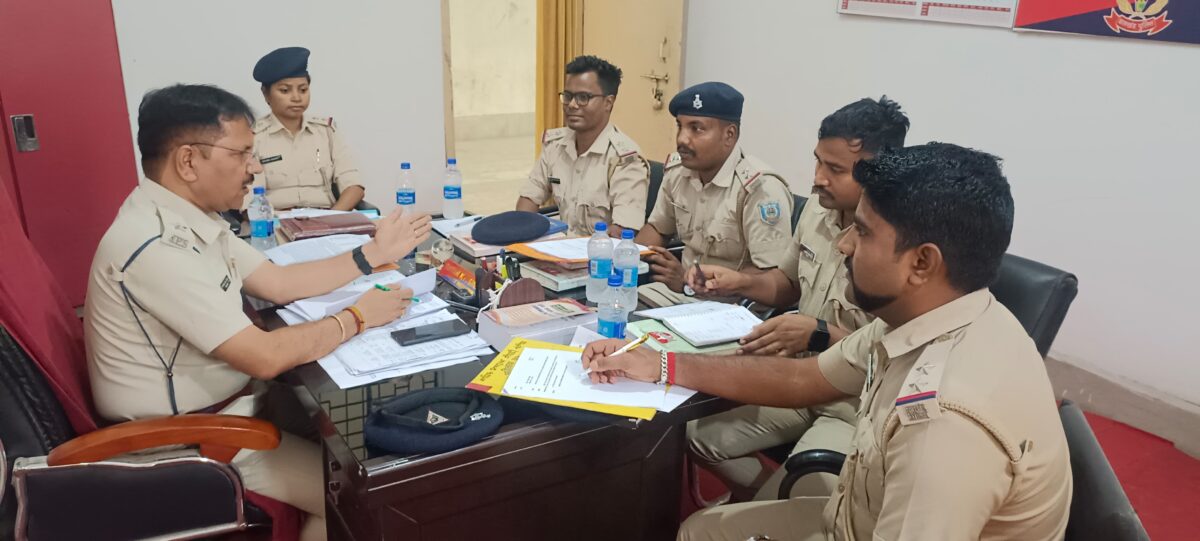 नगर ऊंटरी पुलिस निरीक्षक ने अपराध नियंत्रण को लेकर की समीक्षा बैठक, दिए सख्त दिशा-निर्देश