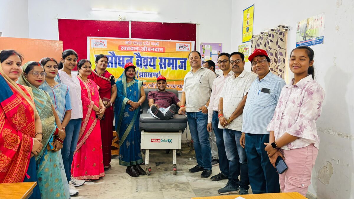 रक्तदान के ज़रिए पिता को श्रद्धांजलि, विवेक कश्यप और पत्नी ने पेश की मानवता की मिसाल