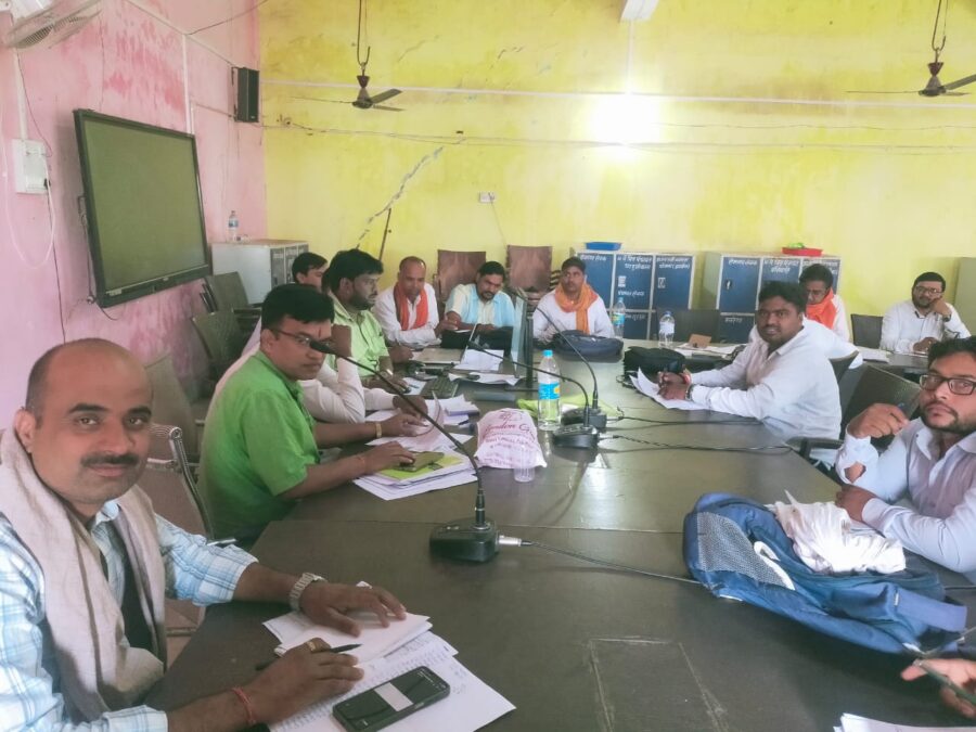 कांडी में मनरेगा कर्मियों की बैठक, छह महीने से वेतन नहीं मिलने पर जताई नाराजगी