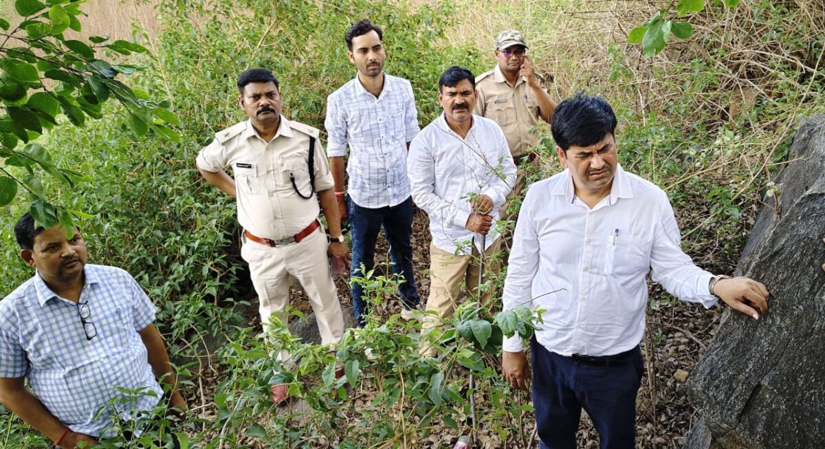ड्रोन से ट्रैक कर जंगलों में मारा छापा, 10 कुंटल अवैध शराब नष्ट – एसडीएम की मिशन नशामुक्ति कार्रवाई