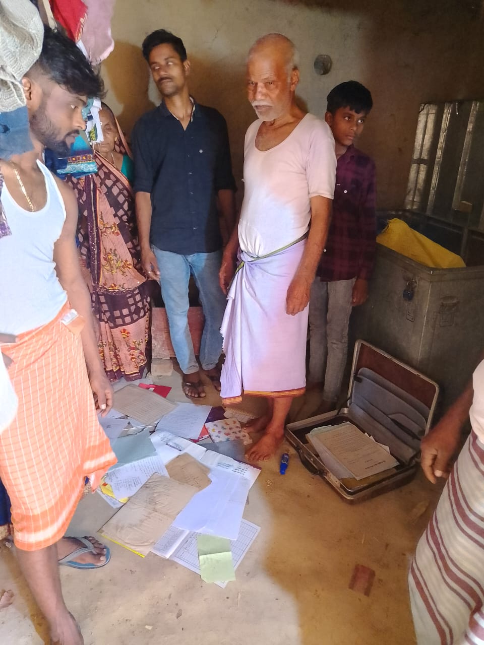 कांडी: घुरुआ गांव में बंद घर से चोरों ने की चोरी, नगदी व गहने समेत 12 हजार की संपत्ति ले उड़े