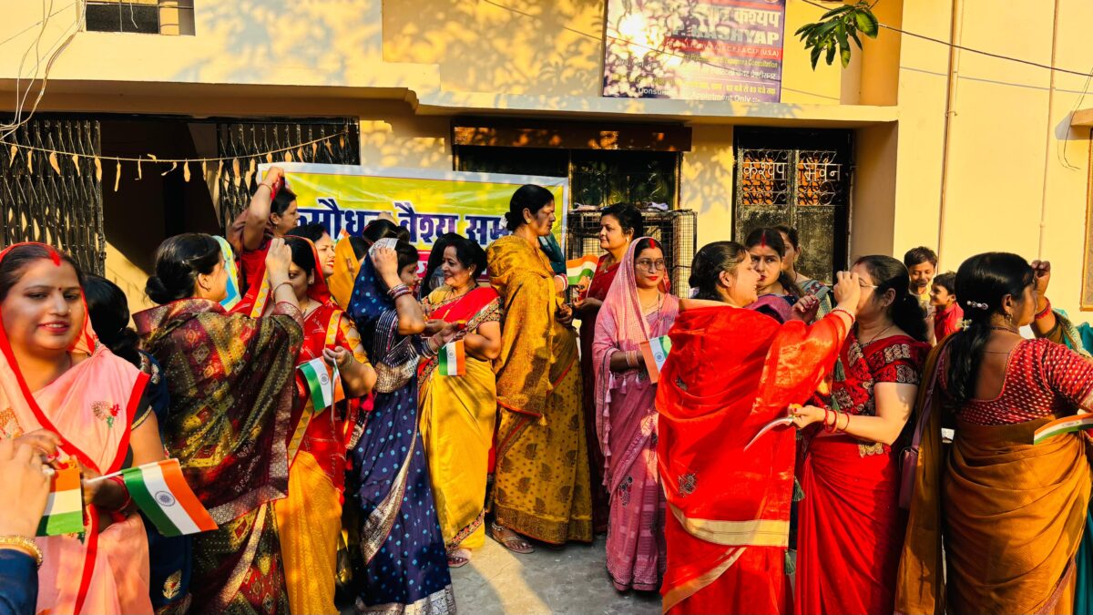 ऑपरेशन सिंदूर युद्ध की सफलता पर कसौधन समाज की महिलाओं ने मनाया ‘सिंदूर उत्सव’, सैनिकों को किया नमन