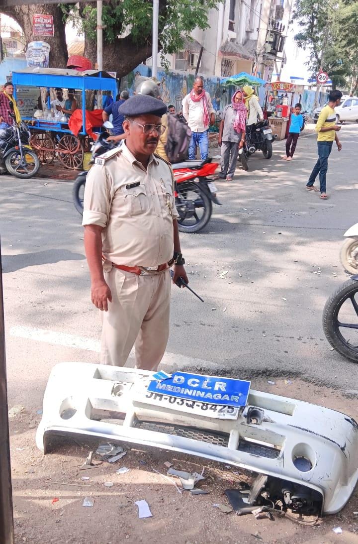 बोलेरो और बाइक की टक्कर में दो युवक घायल,हालत गंभीर