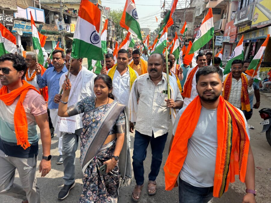 गढ़वा में गूंजा देशभक्ति का स्वर, ऑपरेशन सिंदूर की सफलता पर निकली तिरंगा यात्रा