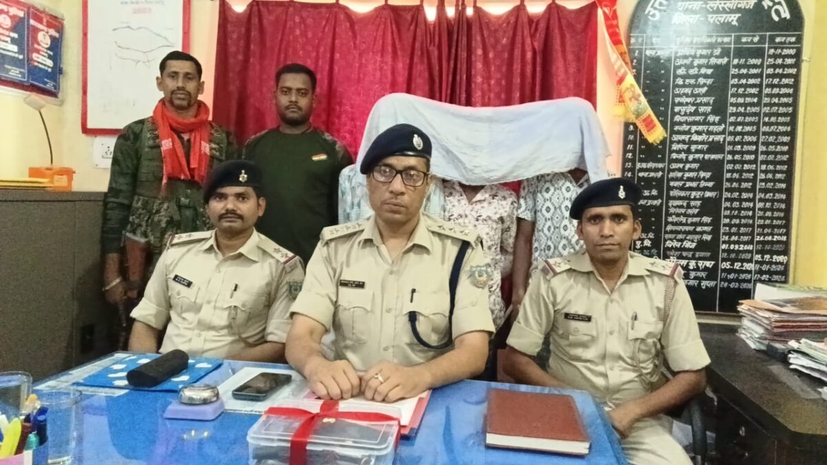 अवैध हथियार और जिंदा गोली के साथ तीन युवक गिरफ्तार,भजे गए जेल