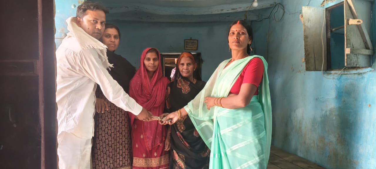 मुखिया सरोज देवी ने निभाई इंसानियत, गरीब मुस्लिम लड़की की शादी में किया आर्थिक सहयोग