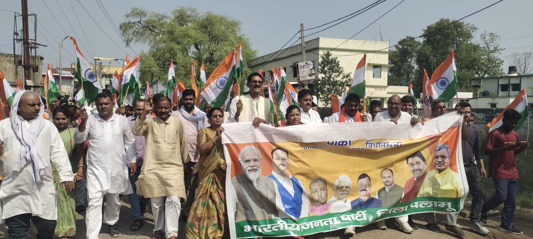 सेना व शहीदों के सम्मान में पांकी में निकली तिरंगा यात्रा