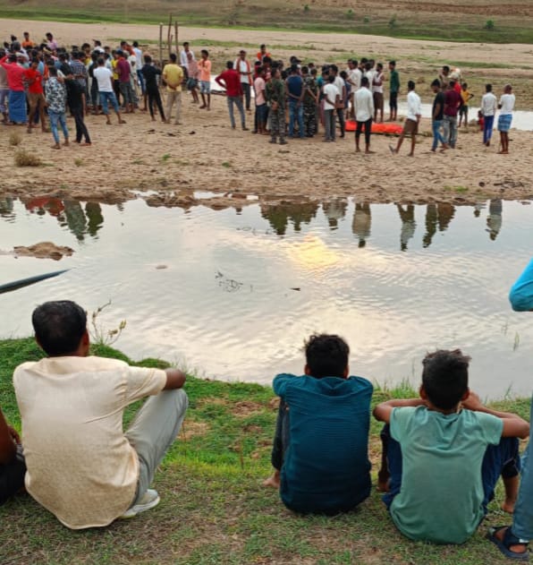मझिआंव में युवती ने की आत्महत्या, पुलिस की मौजूदगी में जबरन शव का दाह संस्कार, सभी पर दर्ज होगी प्राथमिकी: डीएसपी