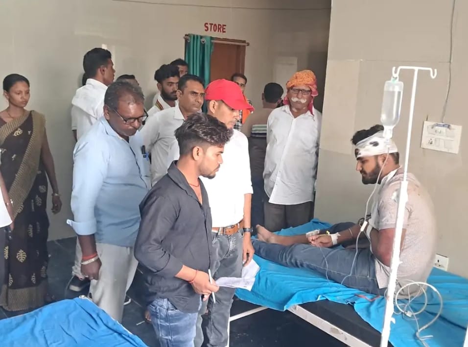 हुसैनाबाद के अम्ही गांव में युवक की जमकर पिटाई,आरोपियों ने पीट कर युवक को किया पुलिस के हवाले