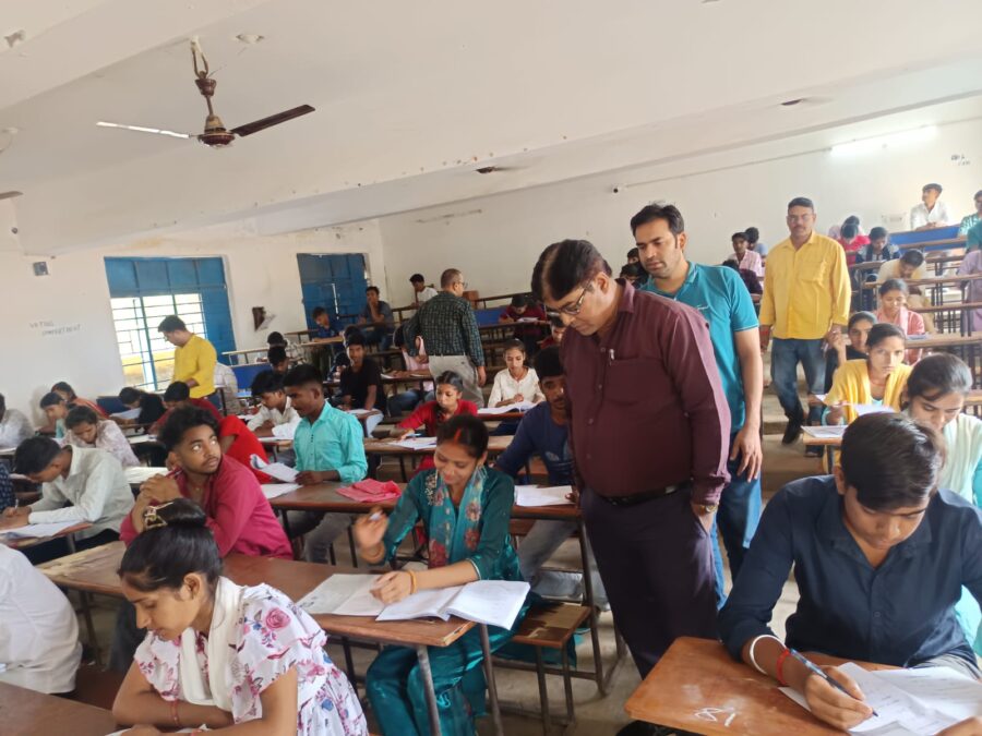 भवनाथपुर परीक्षा केंद्र पर शांतिपूर्ण और कदाचारमुक्त संपन्न हुई 11वीं बोर्ड परीक्षा