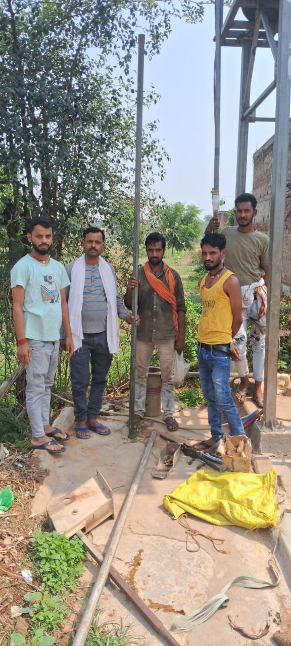 पेयजल संकट दूर करने के लिए मुखिया इशरत जहां ने कराई चापाकलों की मरम्मत