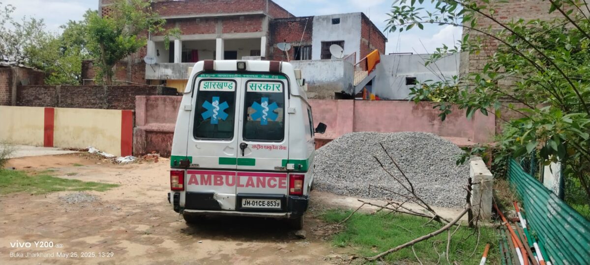 चार महीने से खड़ी है 108 एंबुलेंस, मरीजों की जान पर बन आई; भवनाथपुर सीएचसी में मरम्मत की अनदेखी