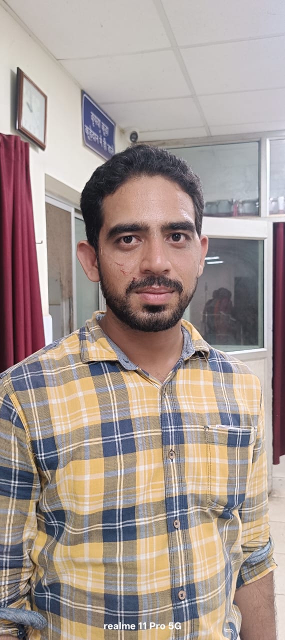 मुथूट कंपनी के कर्मचारी को युवकों ने पीटकर किया घायल