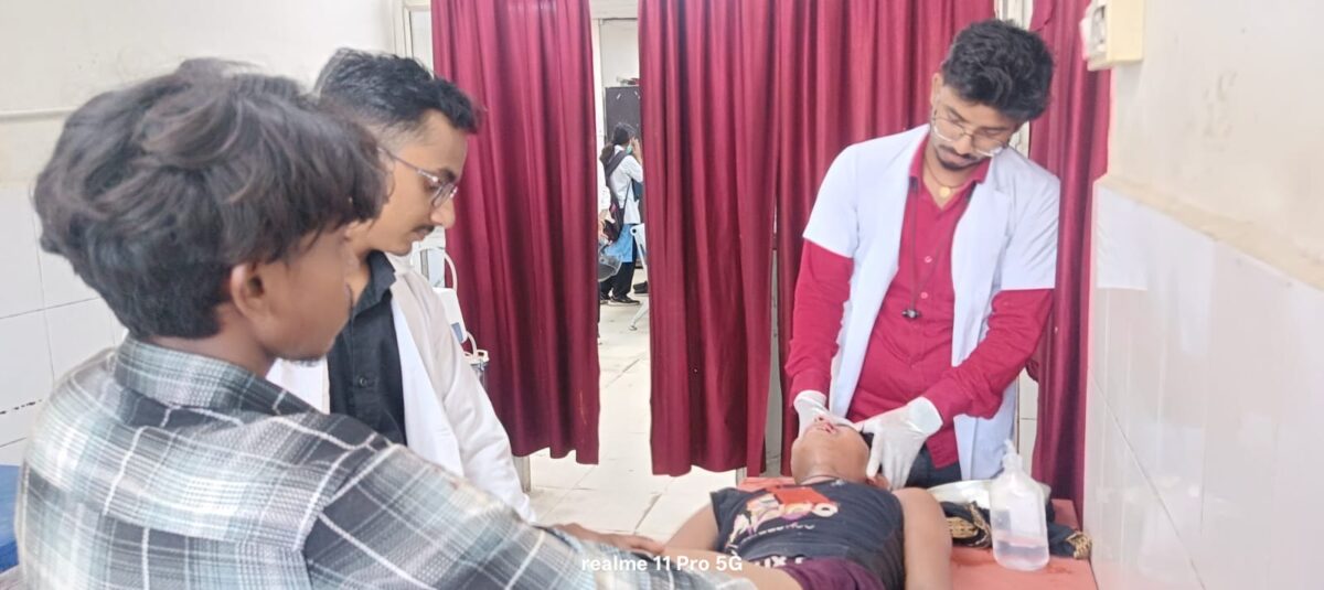 ट्रैक्टर के धक्के से 21 वर्षीय युवक घायल,हालत गंभीर