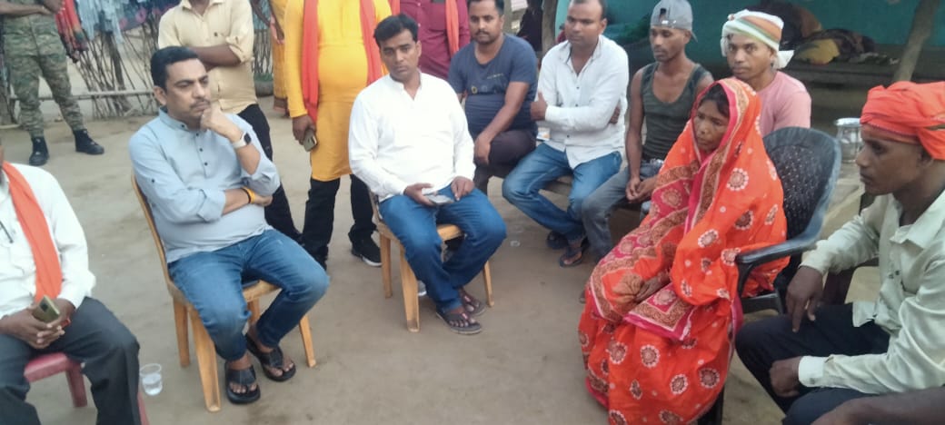 पूर्व विधायक भानु प्रताप शाही ने दिवंगत कार्यकर्ता प्रेमचंद भूइहार को दी श्रद्धांजलि, परिवार