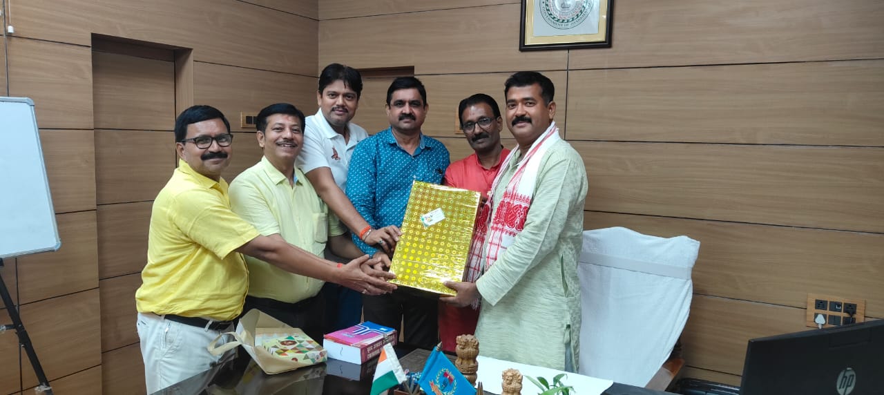 गढ़वा के निवर्तमान पुलिस अधीक्षक दीपक कुमार पांडे को ओलंपिक संघ ने दी  विदाई