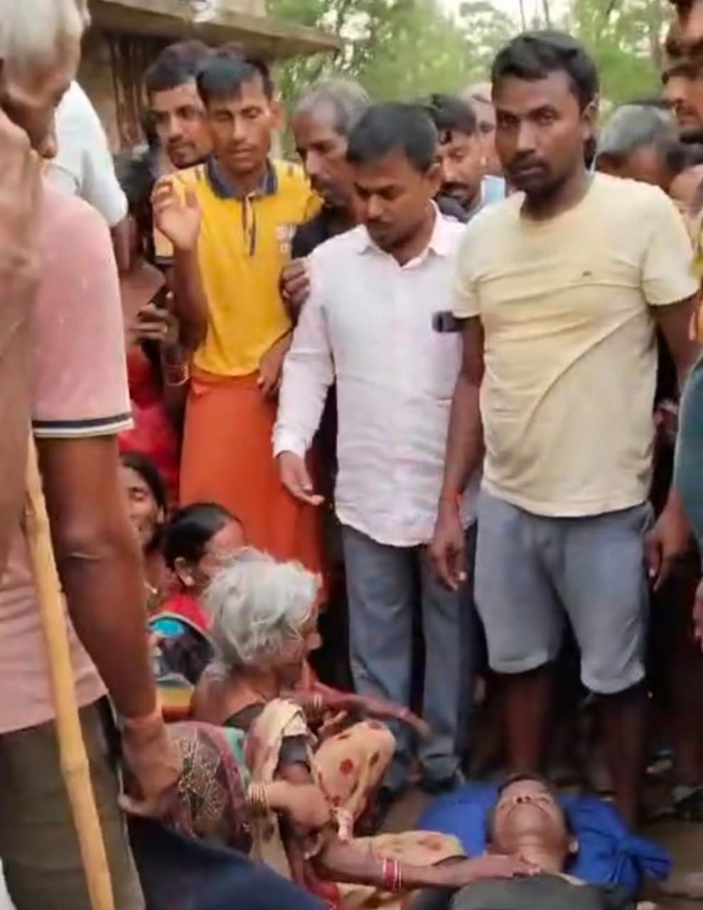 वज्रपात की चपेट में आने से एक की मौत, एक घायल
