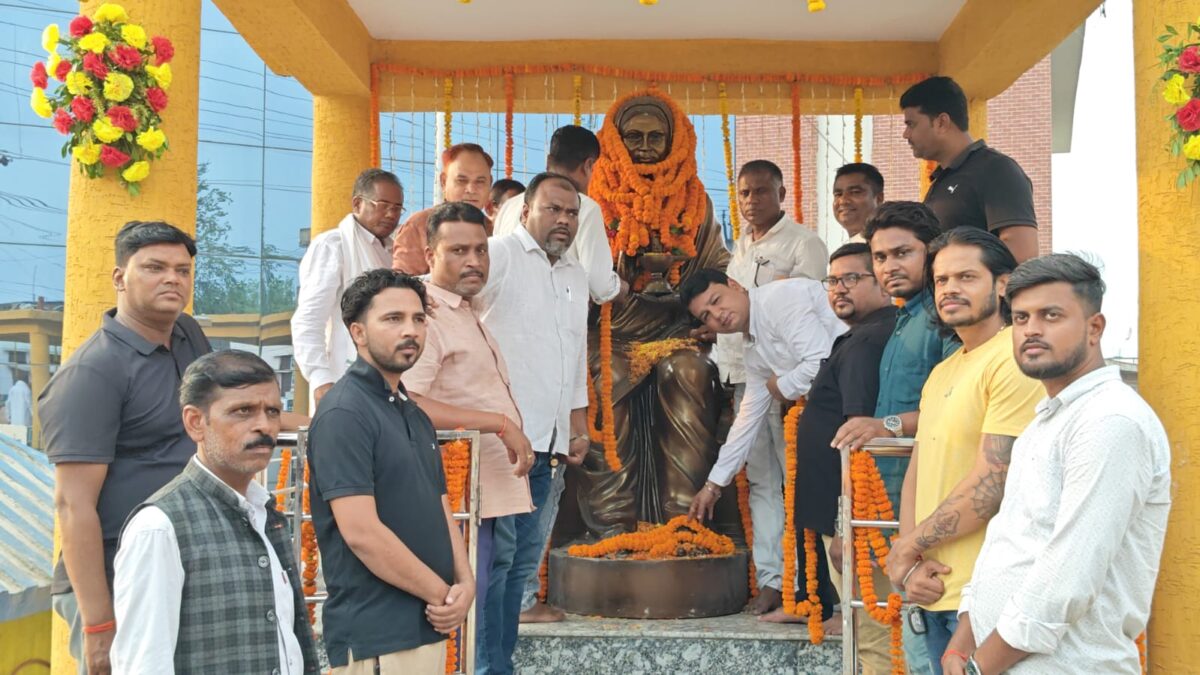 झामुमो ने गढ़वा में मनाई अहिल्याबाई होलकर जयंती, सामाजिक चेतना और महिला सशक्तिकरण पर दिया संदेश