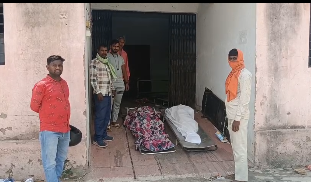 सड़क दुर्घटना में पुत्र की मौत पिता गंभीर रूप से घायल
