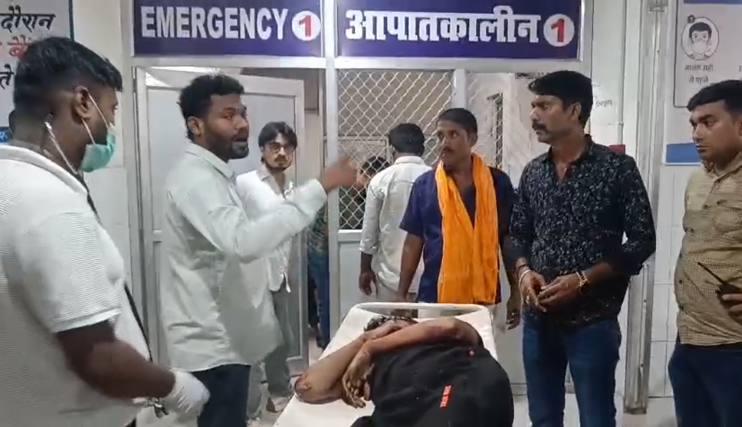 ब्रेकिंग न्यूज़:सड़क दुर्घटना में एक युवक की मौत,दूसरा गंभीर रूप से घायल