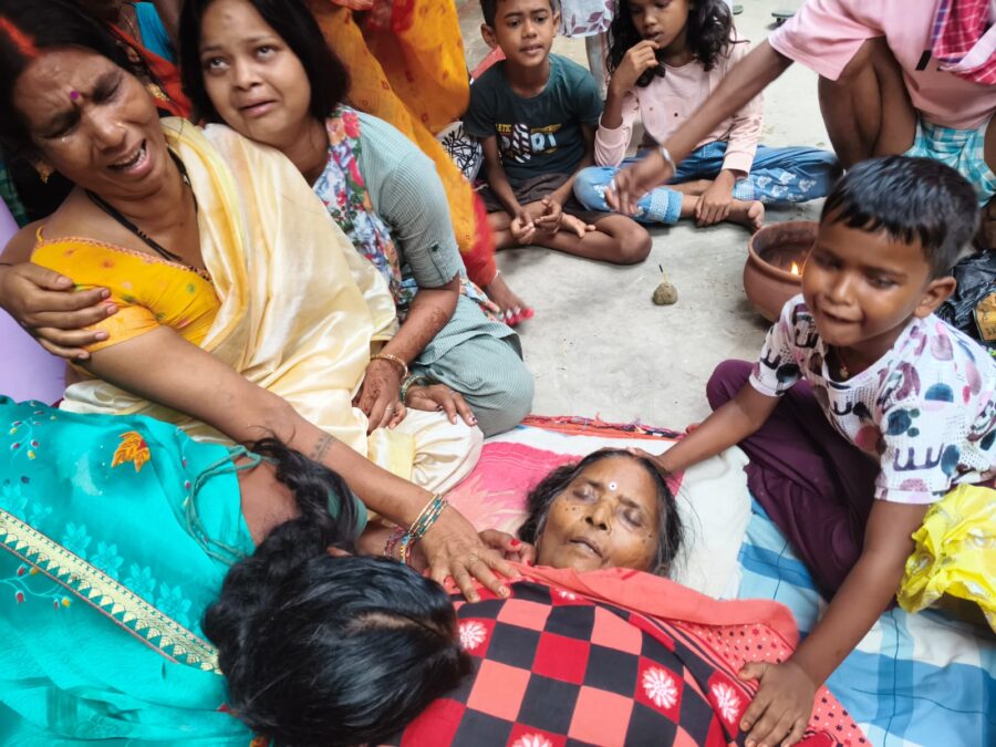 मुखिया की सासु मां फूला देवी का निधन, अंतिम यात्रा में सैकड़ों लोगों ने दी श्रद्धांजलि