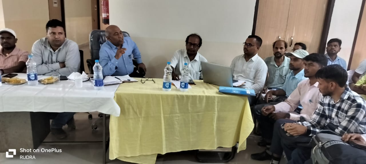 स्वास्थ्य केंद्र भंडरिया में मासिक समीक्षा बैठक संपन्न, सिविल सर्जन ने विटामिन-ए राउंड का किया उद्घाटन