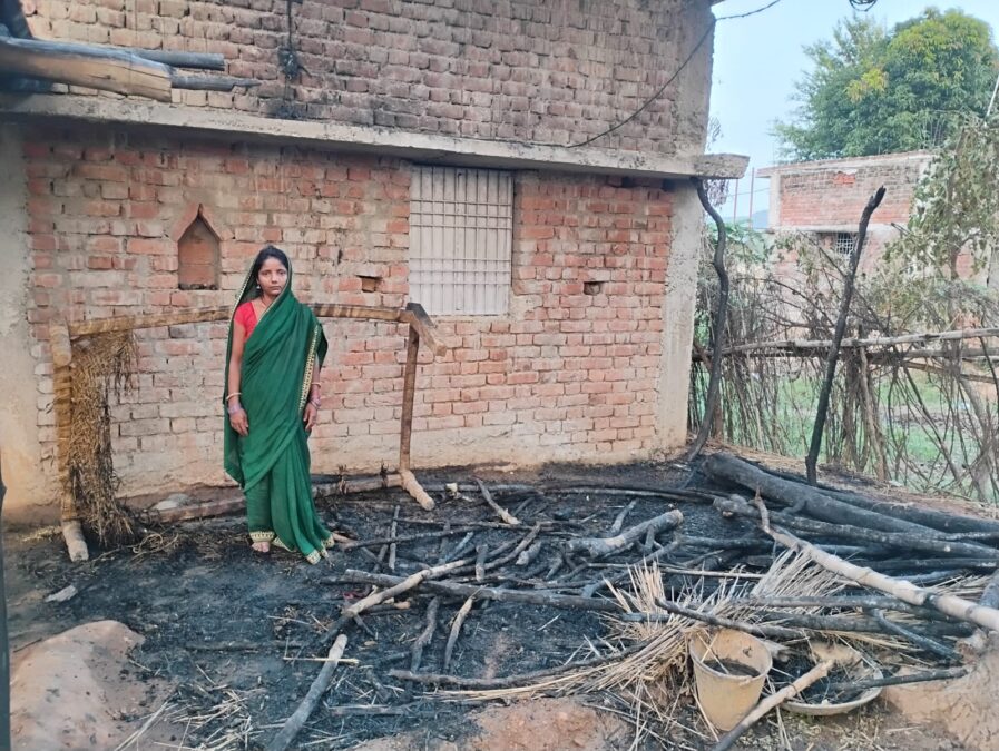 बिजली मीटर में शॉर्ट सर्किट से मझिगावां में लगी आग, बकरी की जलकर मौत, घर का सारा सामान खाक