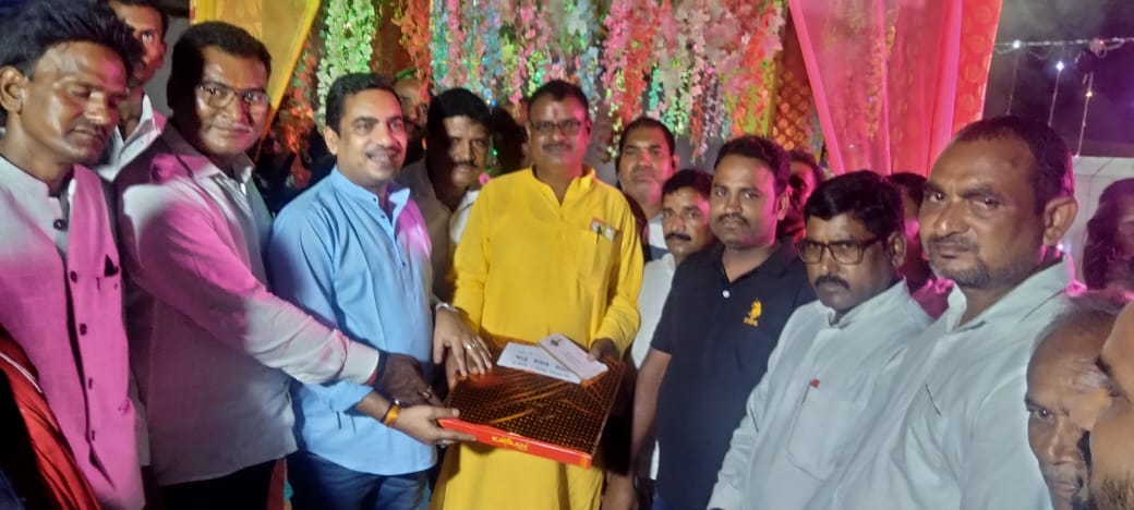 पूर्व विधायक भानु प्रताप शाही ने सगमा में विवाह समारोह में लिया हिस्सा, वर-वधू को दिया आशीर्वाद