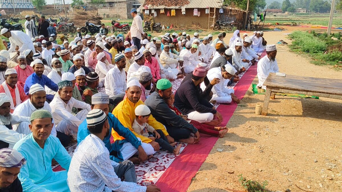 मस्जिदों और ईदगाहों में अकीदत के साथ अदा की गई ईद-उल-अजहा की नमाज