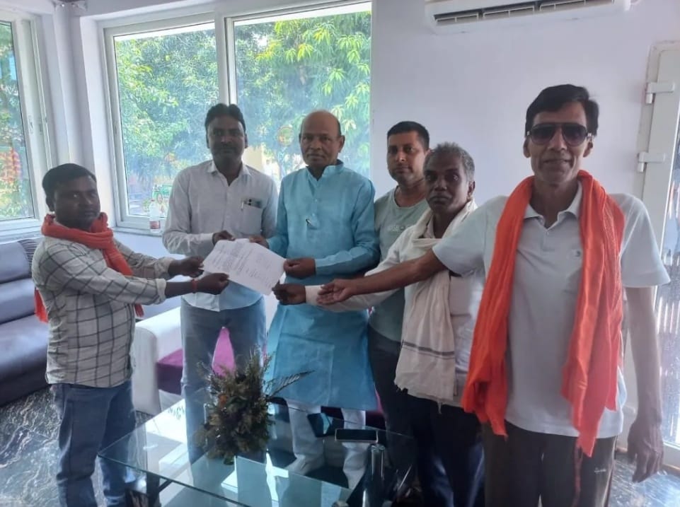 कृषक मित्रों ने विधायक को सोपा मांग पत्र