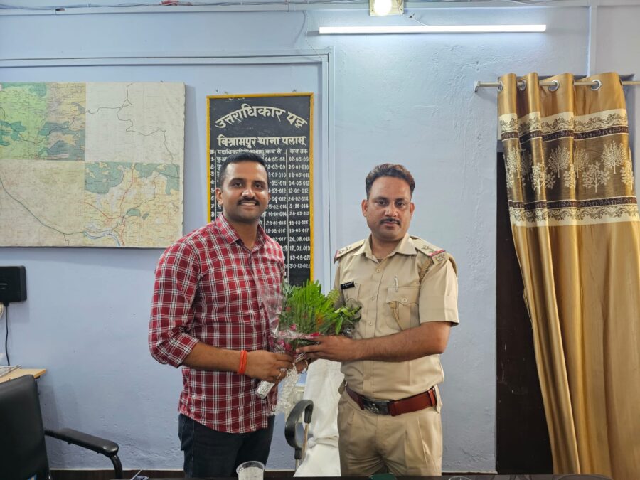 विश्रामपुर में नए थाना प्रभारी के रूप में ऋषिकेश दुबे ने किया पदभार ग्रहण