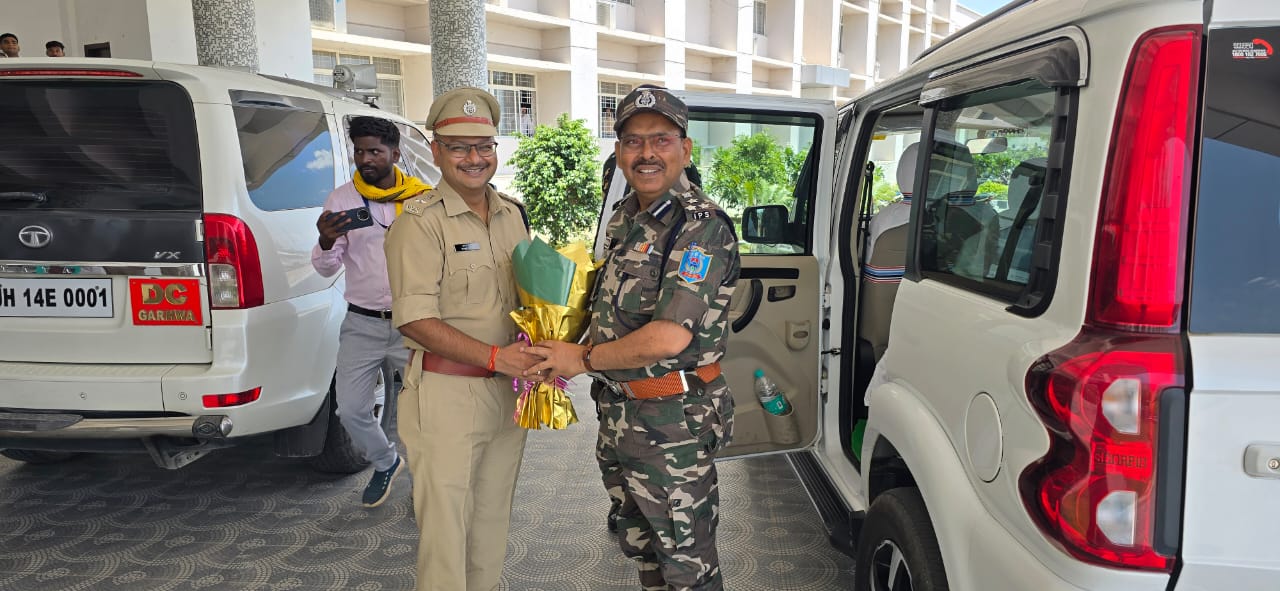 गढ़वा: डीआईजी नौशाद आलम अंसारी का दौरा, पुलिसिंग में सुधार को लेकर दिए कई निर्देश