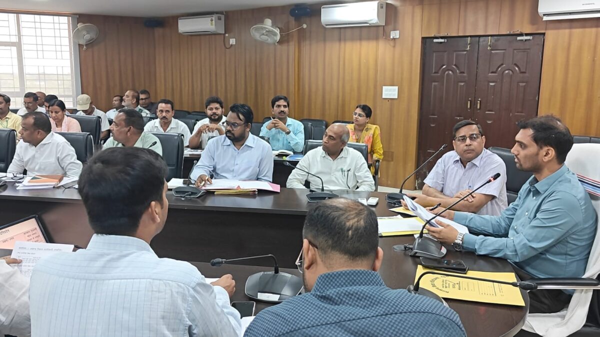 उपायुक्त की अध्यक्षता में तंबाकू निषेध, योग दिवस, एससी/एसटी अधिनियम एवं योजनाओं की प्रगति पर आयोजित हुई महत्वपूर्ण बैठकें
