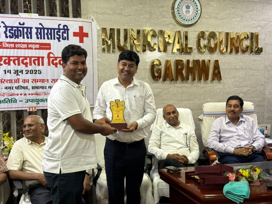 रक्तदान के क्षेत्र में उत्कृष्ट योगदान के लिए डॉ. असजद अंसारी तीन बार सम्मानित